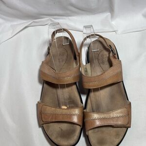 SAS Women's Tan Sandals SZ9